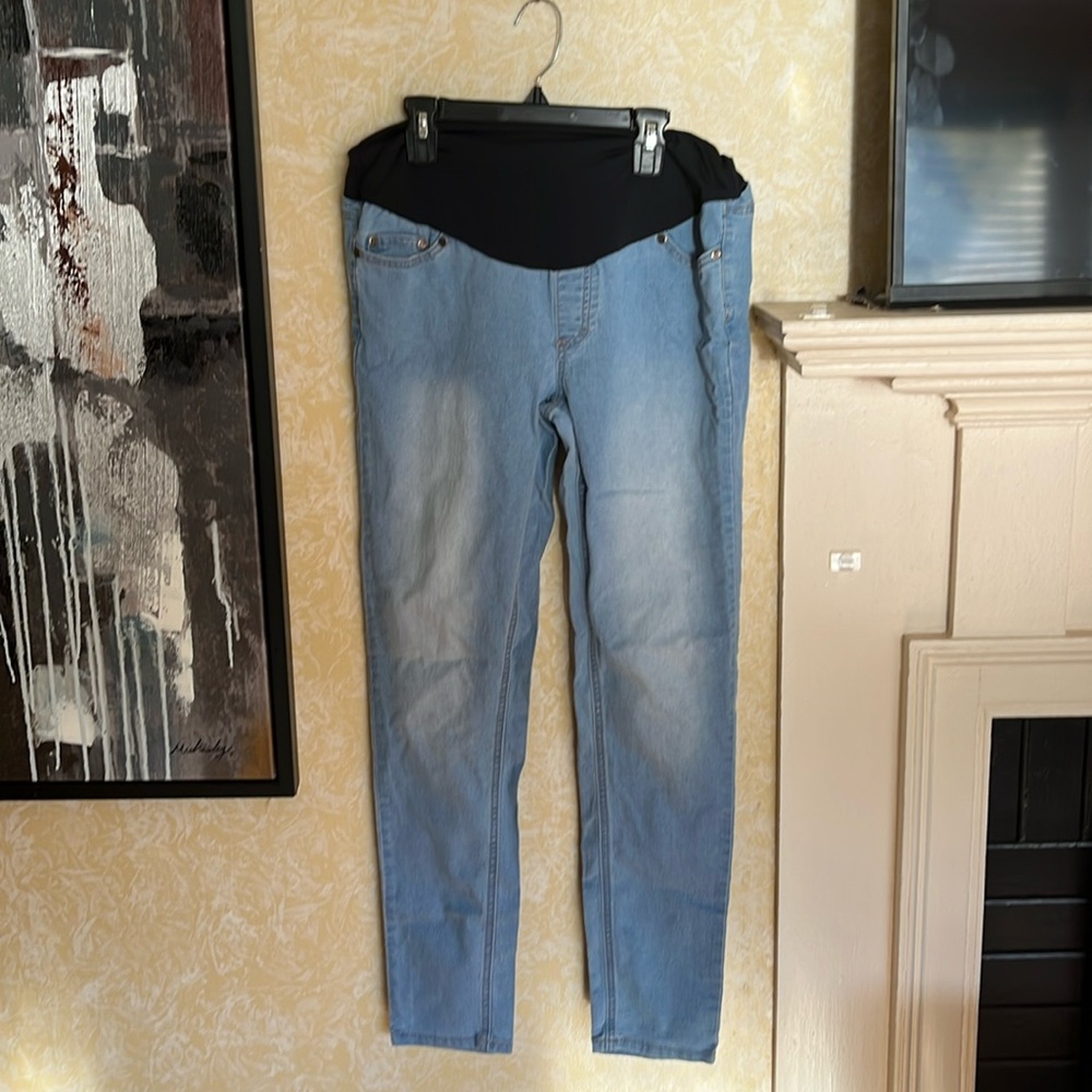 Maternity skinny jeans